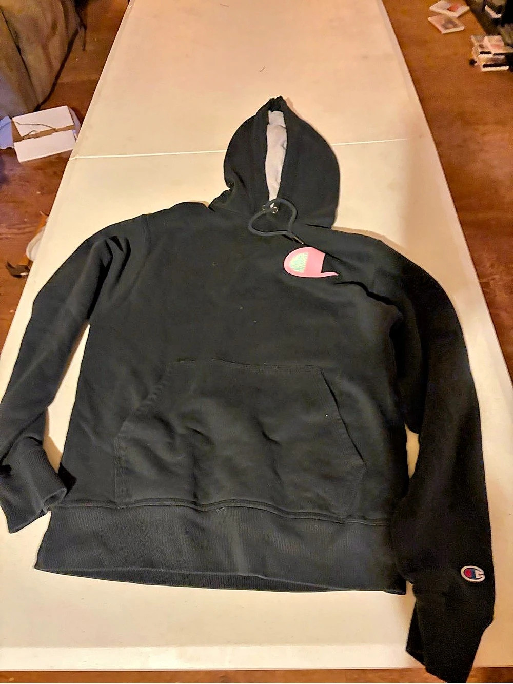 Champion women’s Graphic Pullover Hoodie Size Small